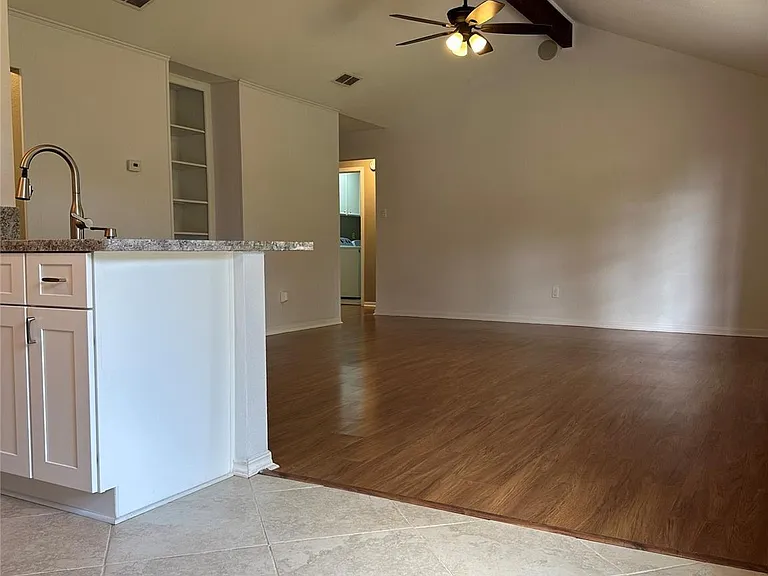 2414 Manila Ln — Photo 4