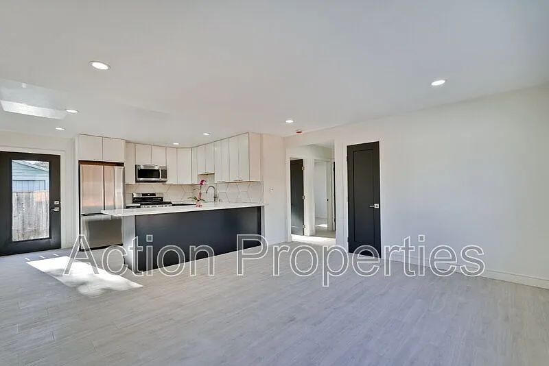 2 bed, 1.0 bath, 860 sqft, $3,995 — Photo 3