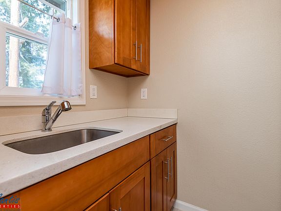 4th image of 68 Topeka Ave APT 4