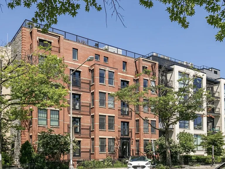Boutique 16 unit building in Logan Circle just steps from 14th St, O St Mkt, U Street and Mt Vernon dining