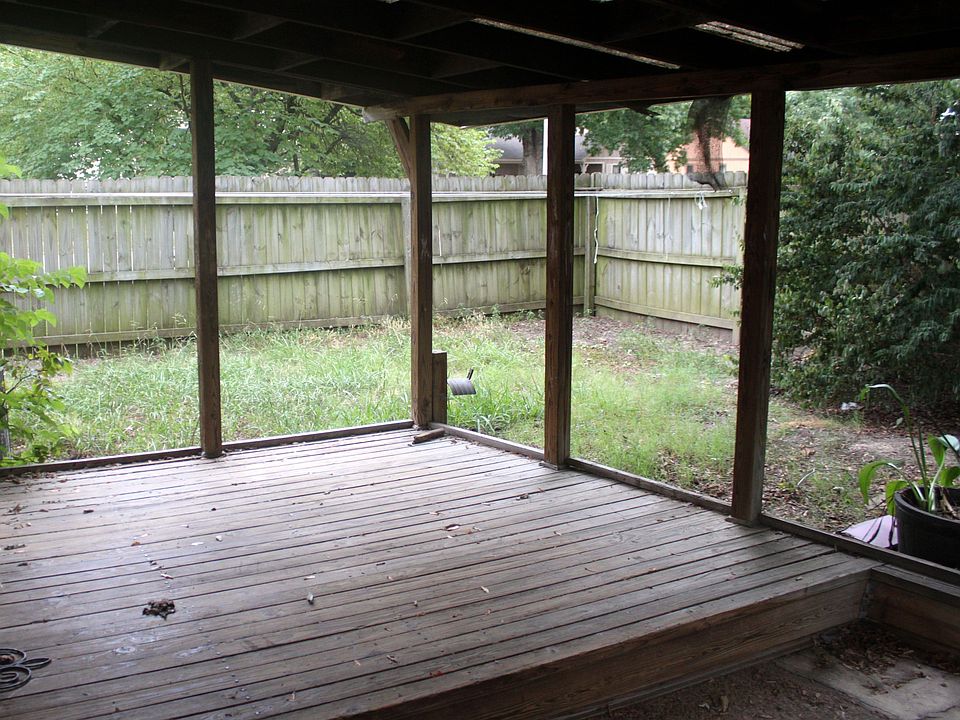 Screened in porch