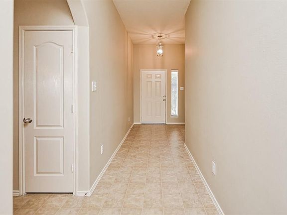 3rd image of 3226 Blue Bonnet Dr