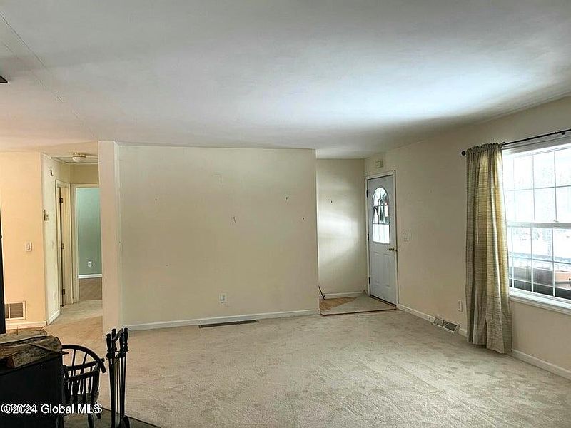 5th image of 166 White Road