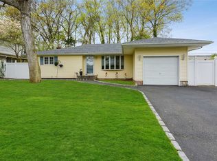 55 Falcon Dr, Hauppauge, NY