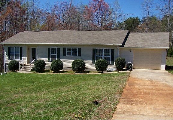 2nd image of 811 Meadowood Trl