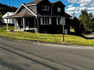 808 Prospect Rd, Evans City, PA 16033