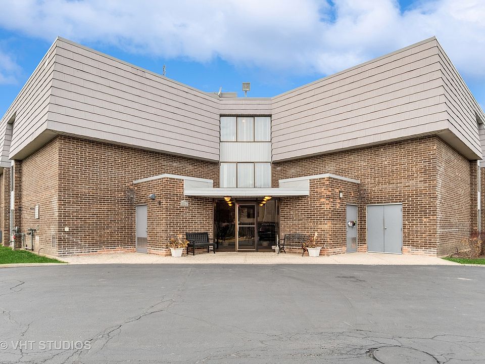 1st image of 924 S Lake Ct #4-201
