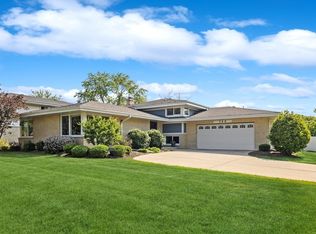 745 S Stuart Ct, Elmhurst, IL 60126