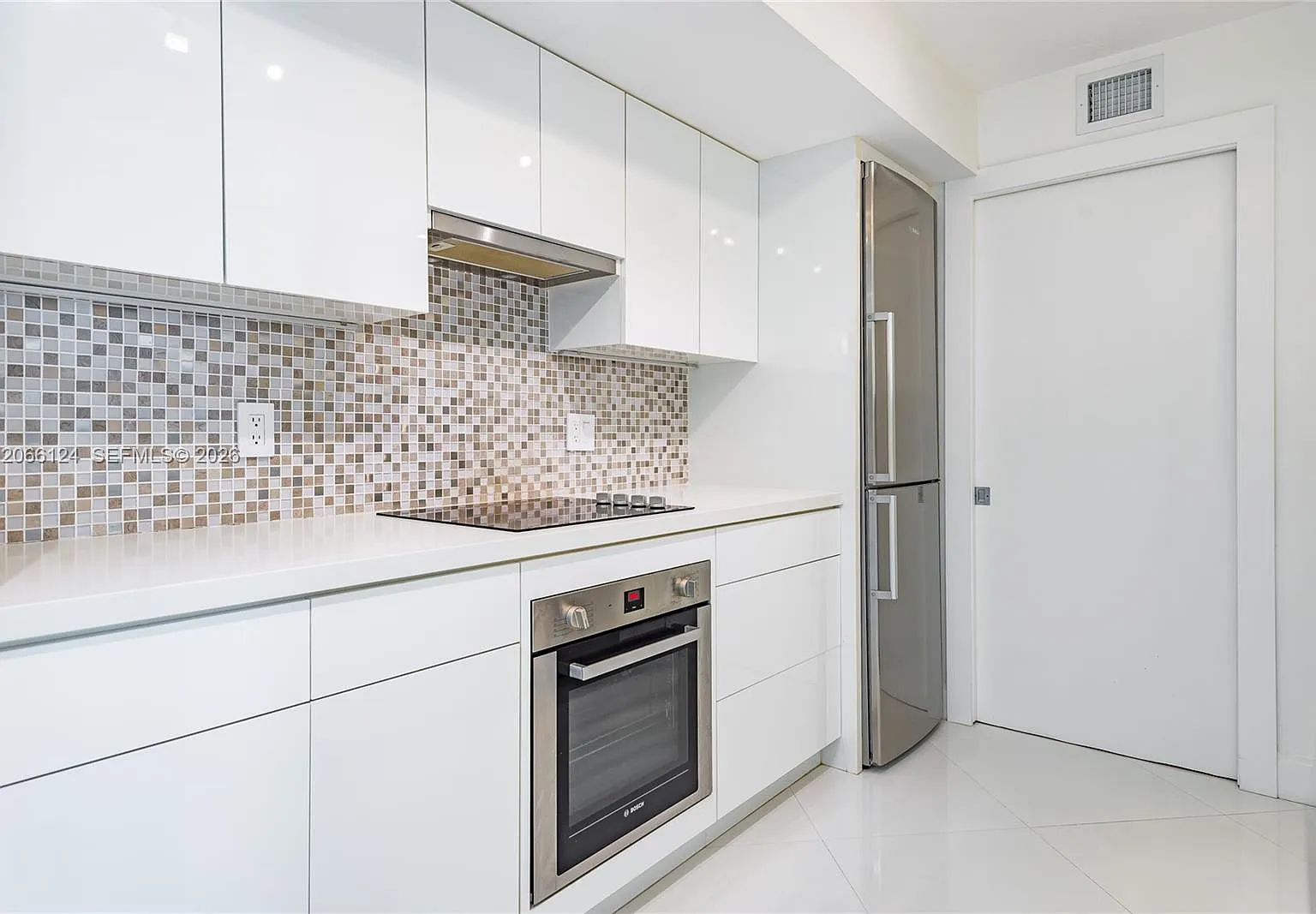 The Collins Condo — Photo 4