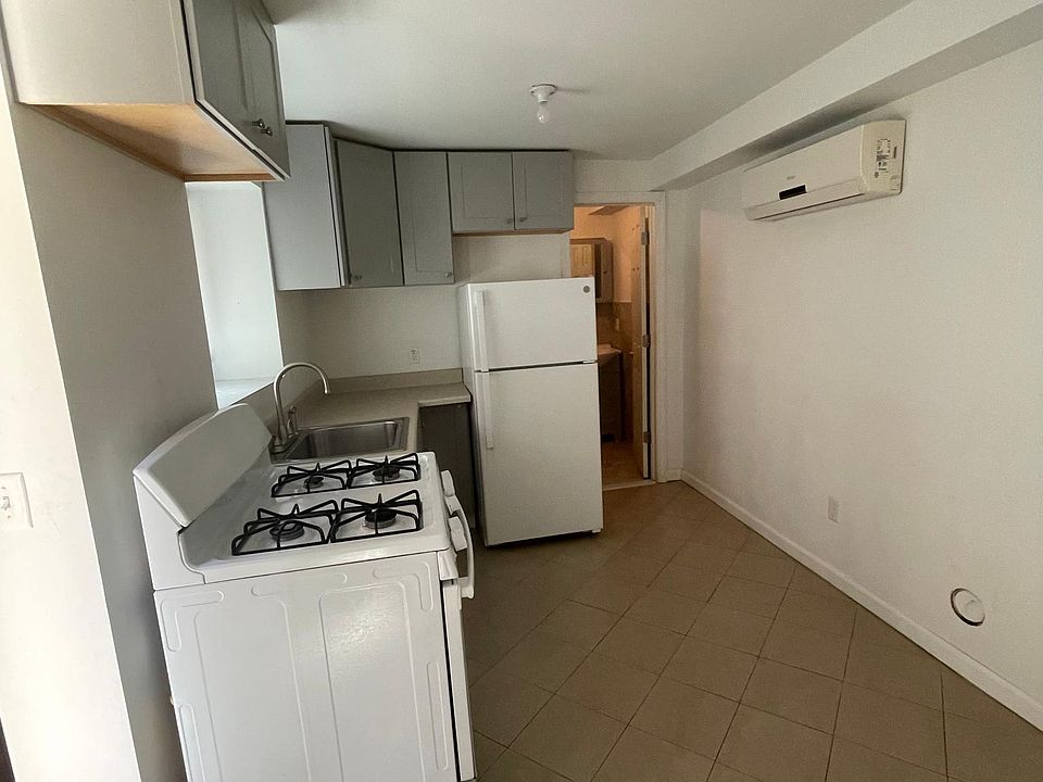 1st image of 242 Wellbrook Ave #1