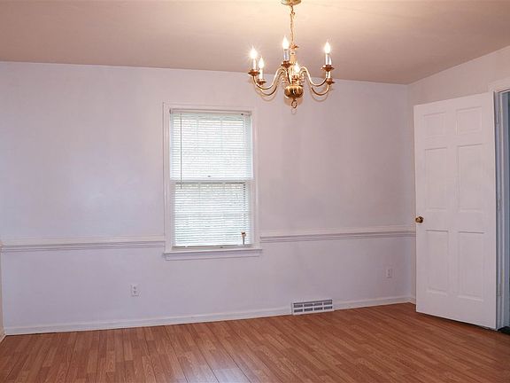 3rd image of 808 Virginia Ave