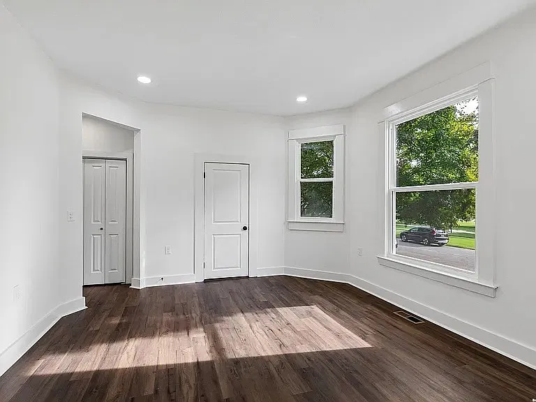 4 bed, 1884 sqft, $3,200 — Photo 4