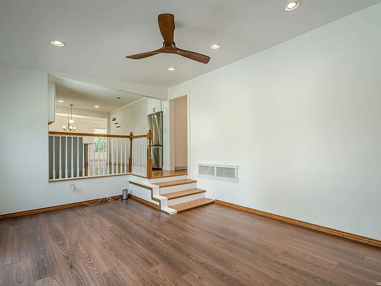 227 Devonshire Dr — Photo 32