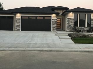 2716 N Lochness Ave, Meridian, ID 83646