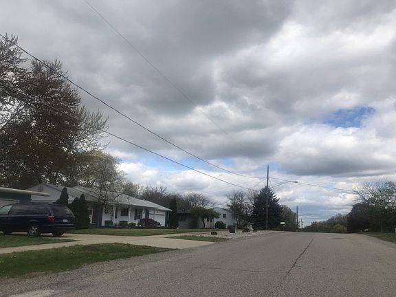 4th image of 3863 Keeweenaw Dr NE