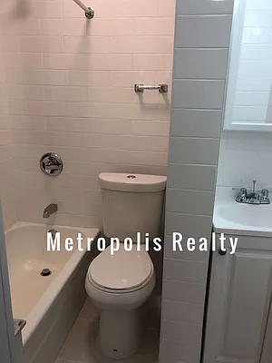 Rented by Metropolis International Realty Inc. | media 27