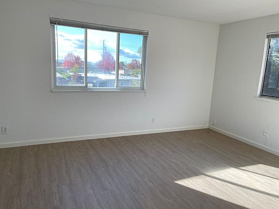 3rd image of 44 Carnegie Dr #44