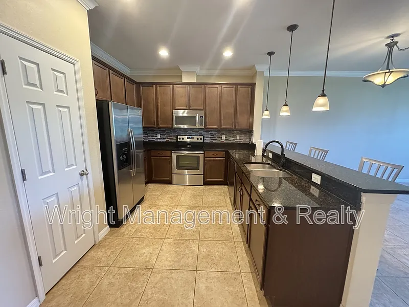 3 bed, 2.0 bath, 1876 sqft, $2,100 — Photo 4