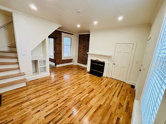 3rd image of 105 E Frankfort St
