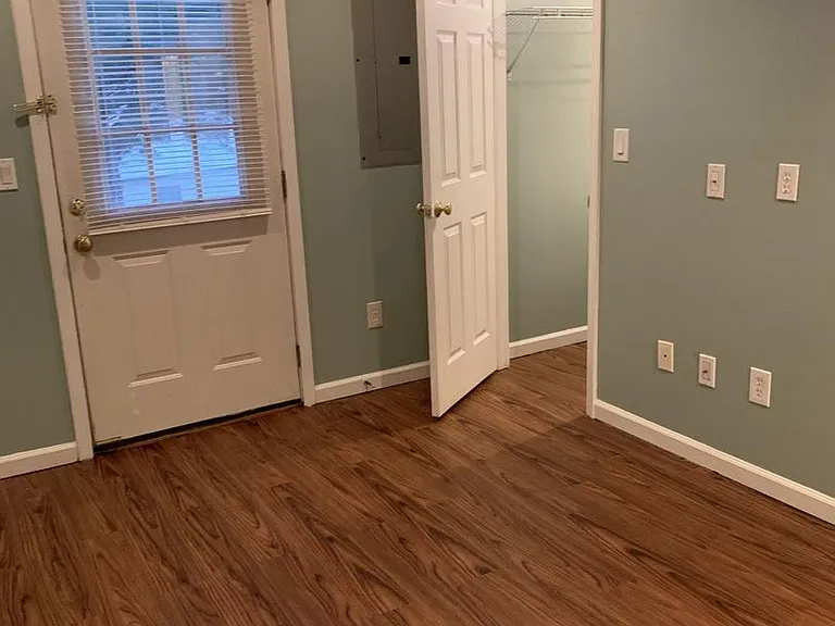 1100 Horsemans Ln — Photo 4