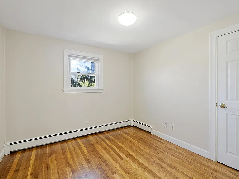 160 Ravenswood Rd — Photo 12