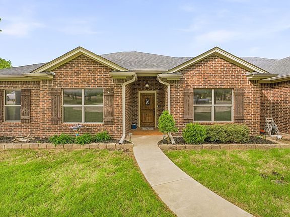 3rd image of 104 Canter Lane Dr