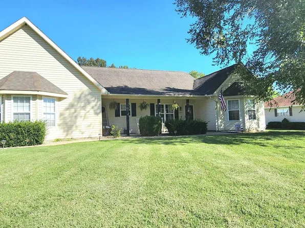 1211 Mockingbird Ln, Carterville, IL 62918