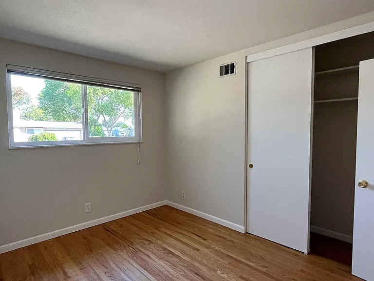 2000 Santa Cruz Ave — Photo 12