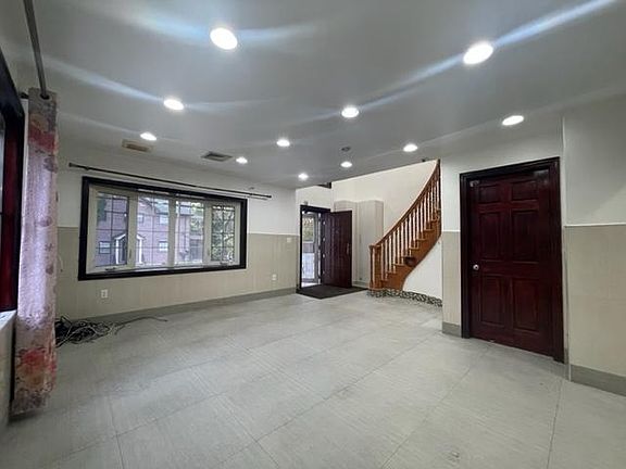 5th image of 137-11 Oak Ave #2