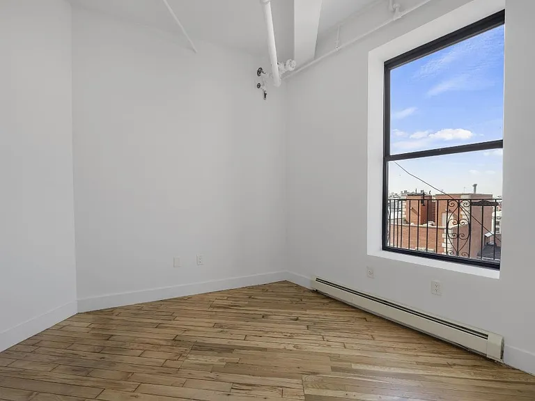 1381 Myrtle Ave #2C — Photo 3