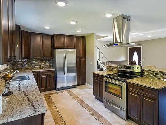 2nd image of 26930 Oxford Park Ln