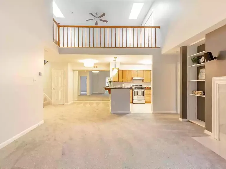 2241 Lovedale Ln #J — Photo 6