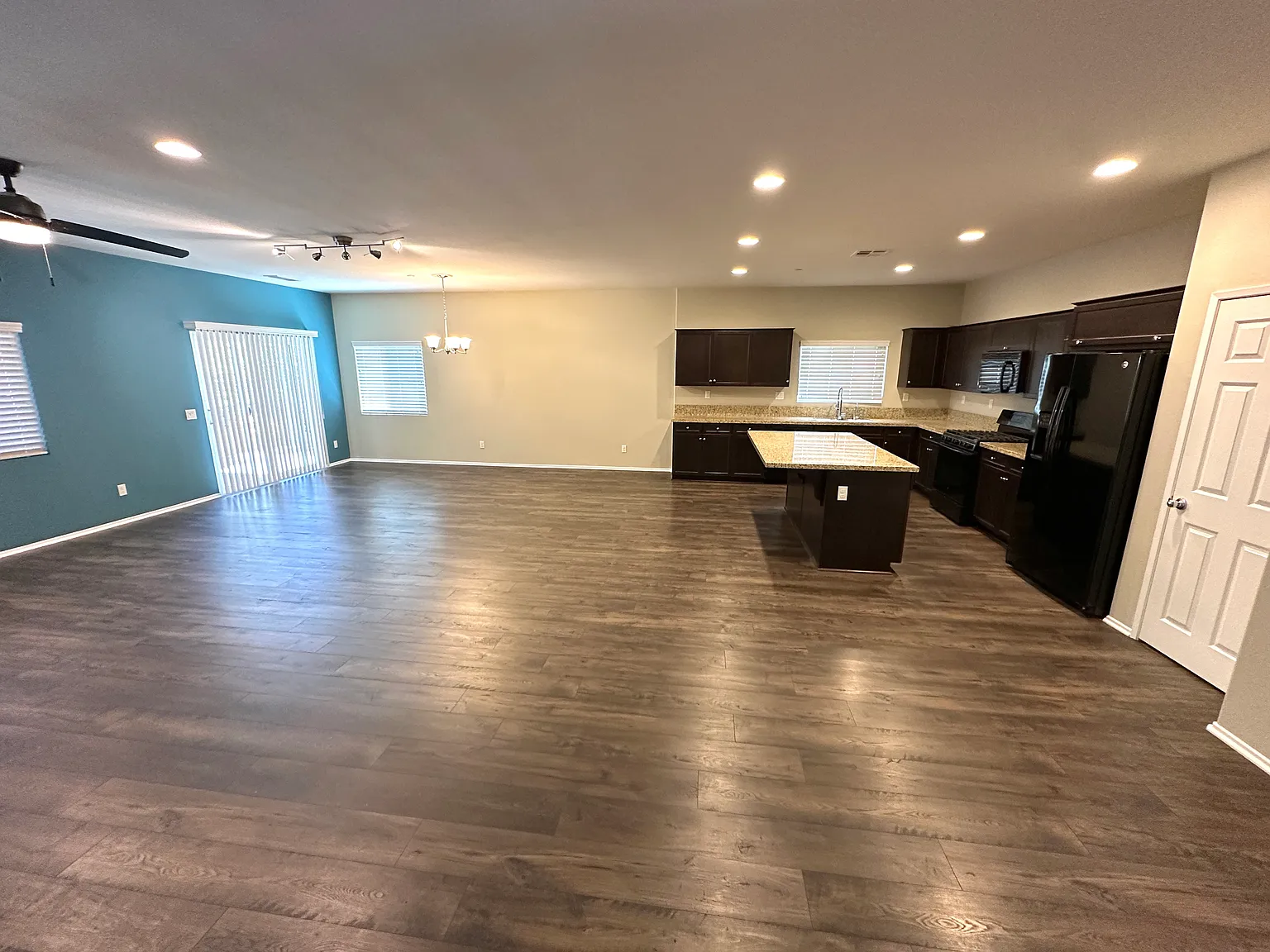 4 bed, 2463 sqft, $3,500 — Photo 4