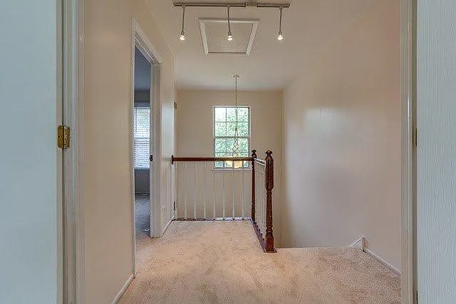 1909 Quaker Hollow Ln — Photo 9