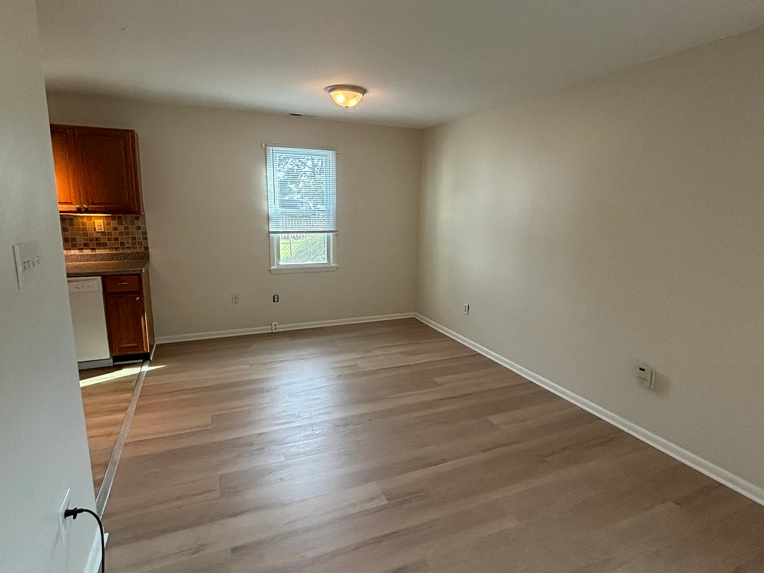 3 bed, 1100 sqft, $2,200 — Photo 3