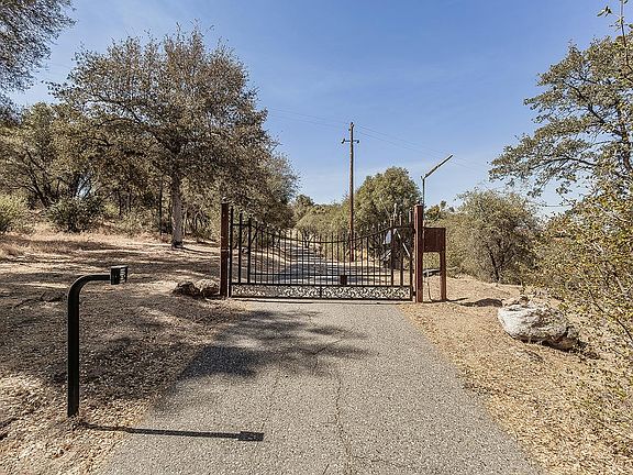 2nd image of 35085 Auberry Rd