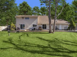 18 Glenmore Dr E, East Quogue, NY 11946
