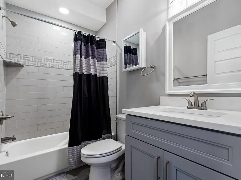 1528 W Seybert St — Photo 18