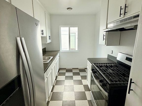 2nd image of 1000 Havenhurst Dr #4