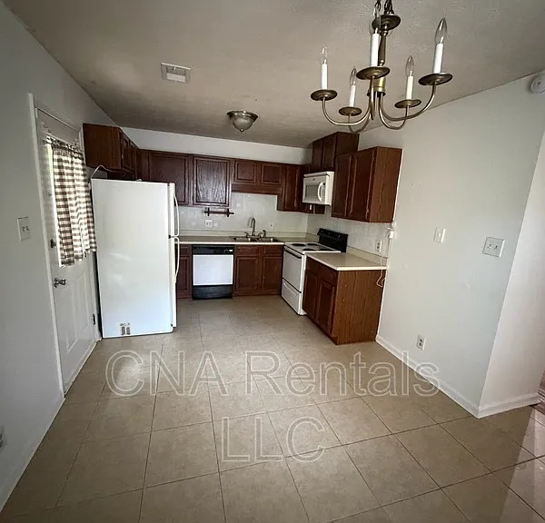 901 Westland Dr SW — Photo 4