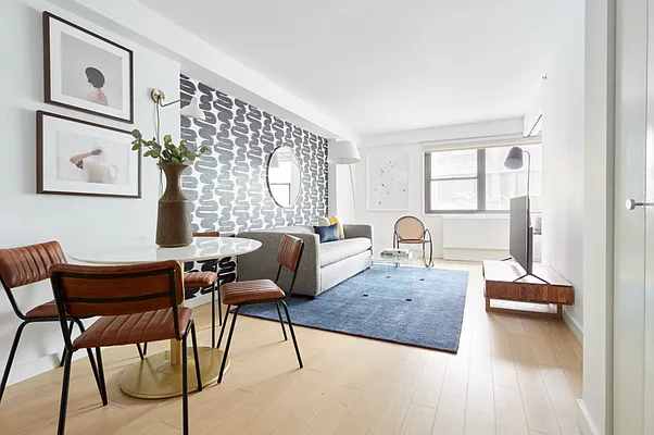 Rented by Manhattan Realty Group | media 4