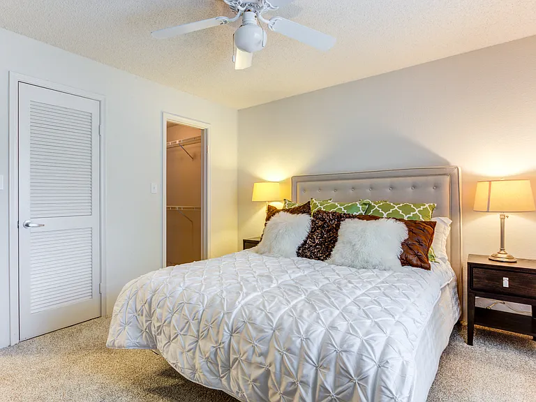 The Lakes of Schaumburg Apartment Homes — Photo 13