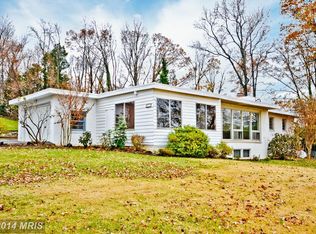 241 Panorama Dr, Oxon Hill, MD 20745