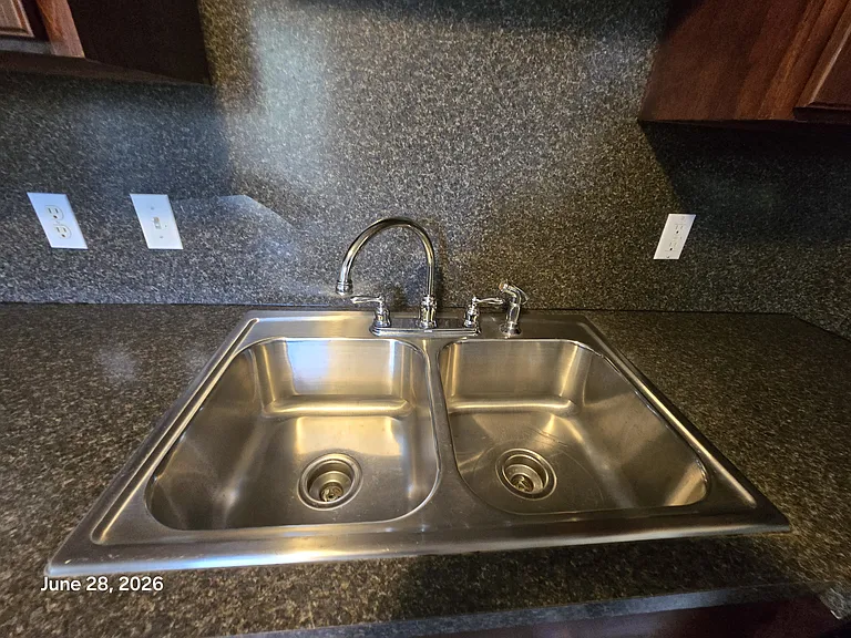 307 W Rollins Pl — Photo 6