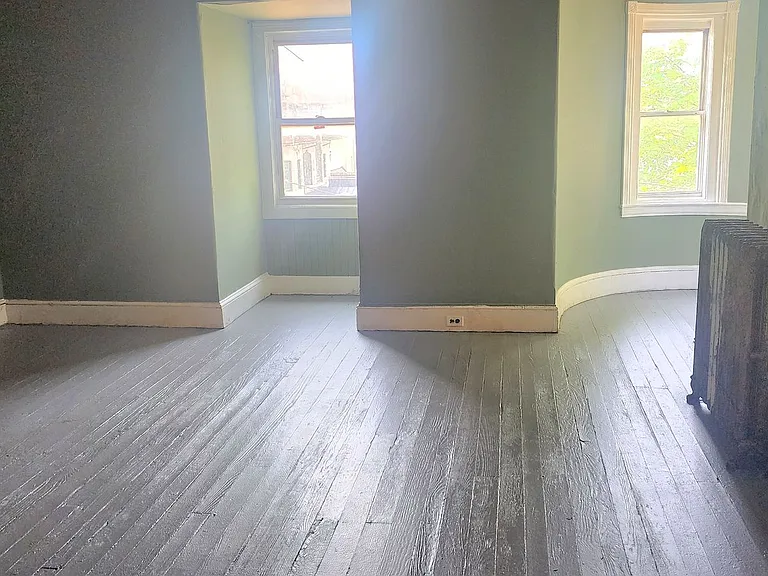 631 Main St — Photo 2
