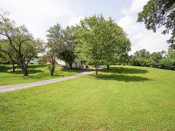2nd image of 7027 Seaver Dr