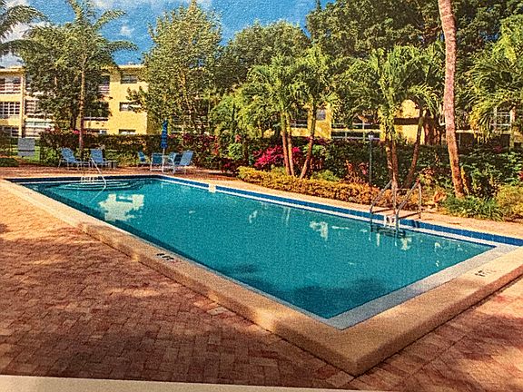 4th image of 1100 Ponce De Leon Cir #304