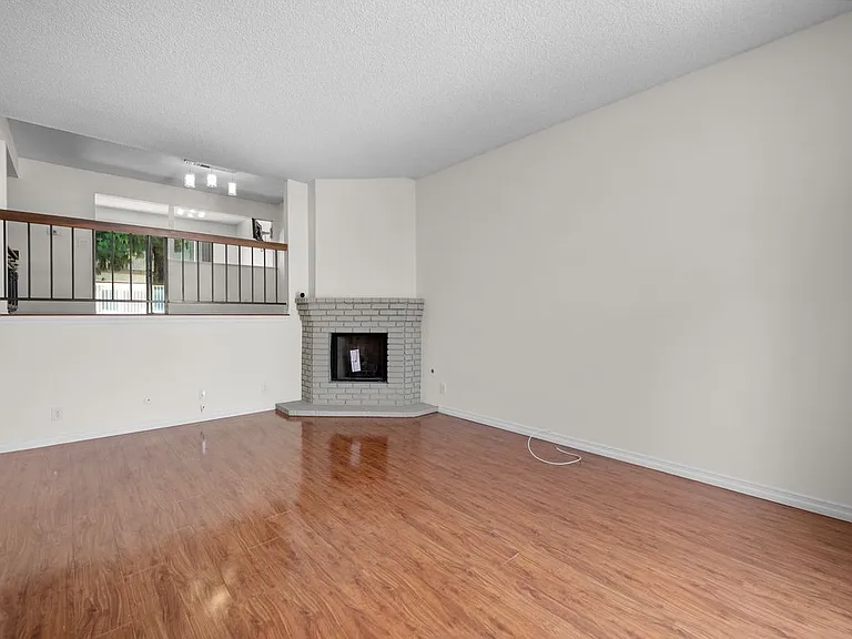 7100 Balboa Blvd #803 — Photo 1