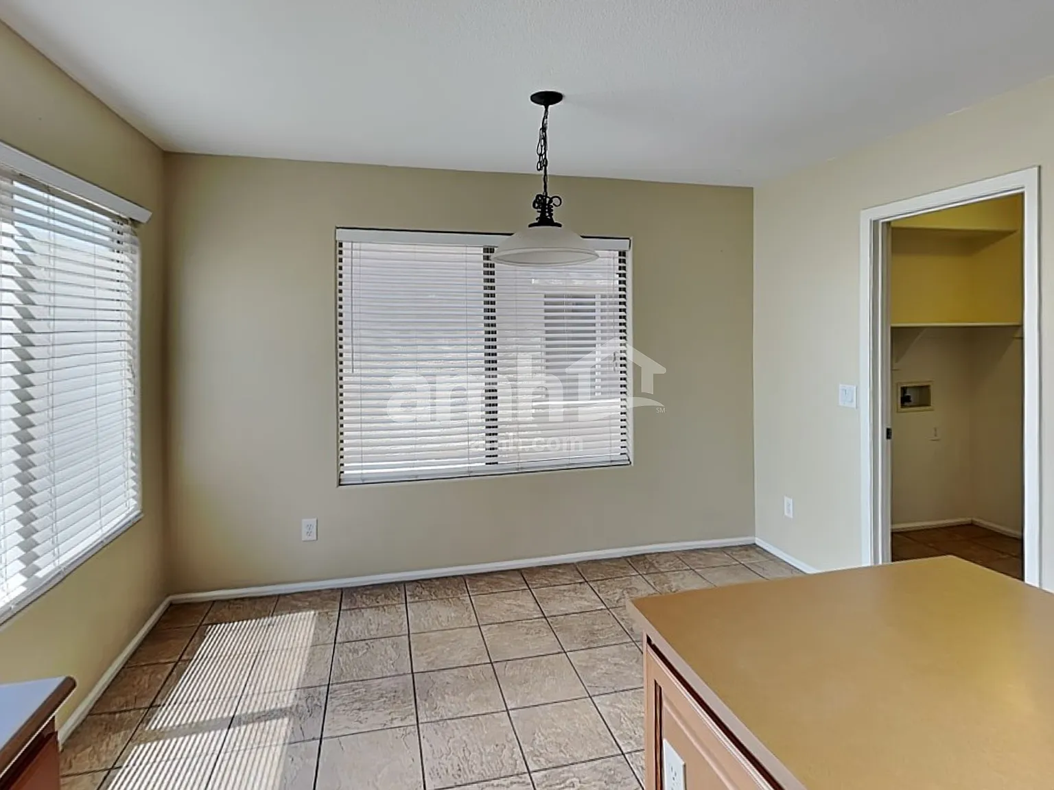 3 bed, 2.5 bath, 1943 sqft, $2,125 — Photo 4