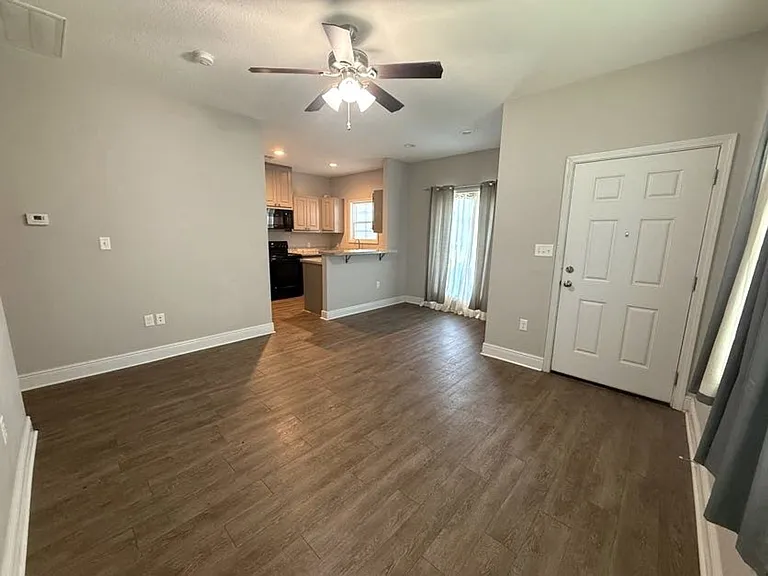 2802 Miller Ave — Photo 3